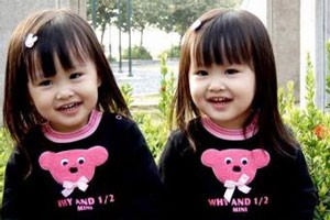 双胞胎的两个爸爸