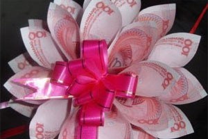 媳妇扫走一百万