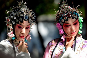 第27届“梅花奖”看点雪舞香相辉映