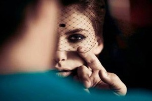 妻子是“逃犯”